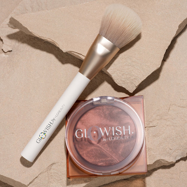 HUDA BEAUTY Glowish Bronze Complexion Brush