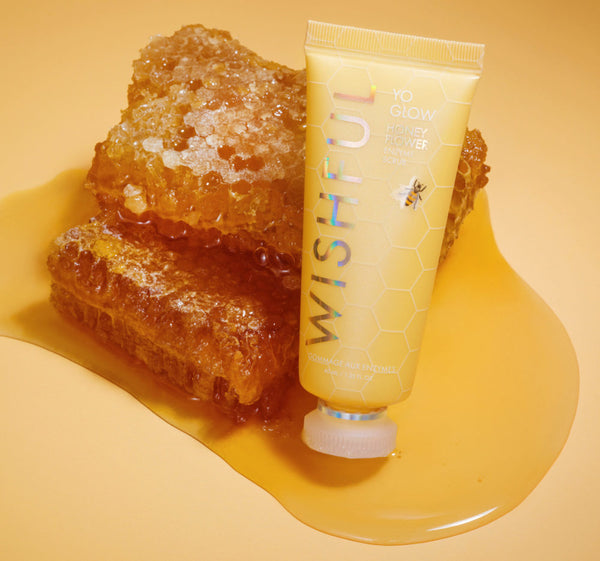 HUDA BEAUTY Wishful Honey Flower Enzyme Scrub