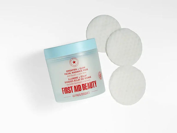 FIRST AID BEAUTY Brighten + Glow Facial Radiance Pads