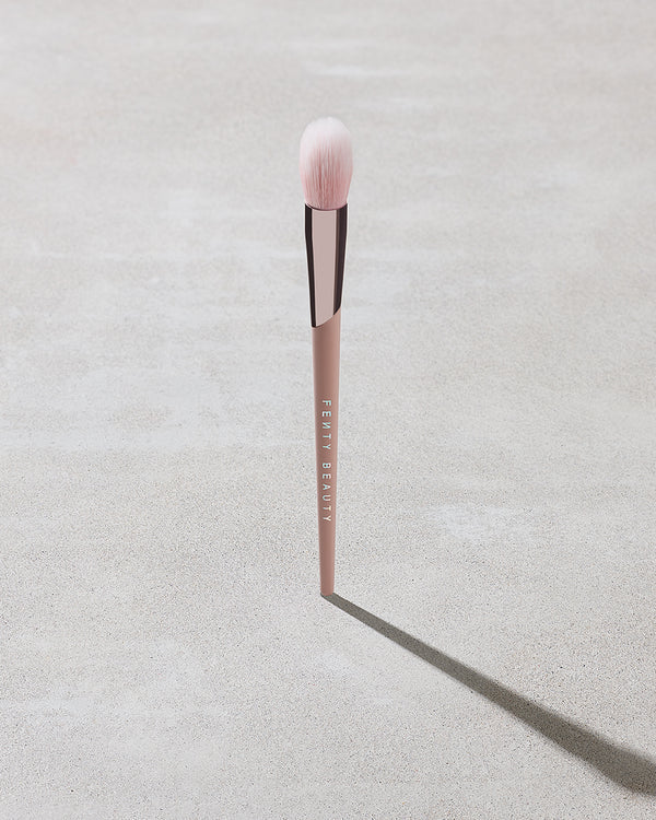 FENTY BEAUTY Precision Highlighter Brush 135