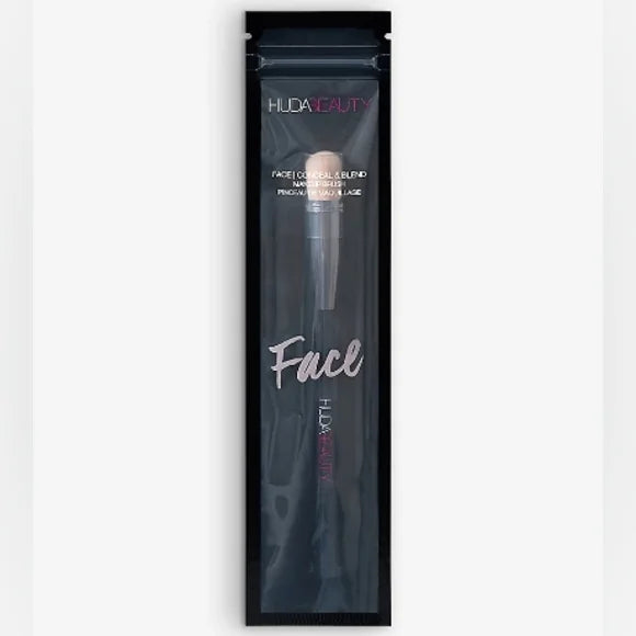 HUDA BEAUTY Conceal & Blend Complexion Brush
