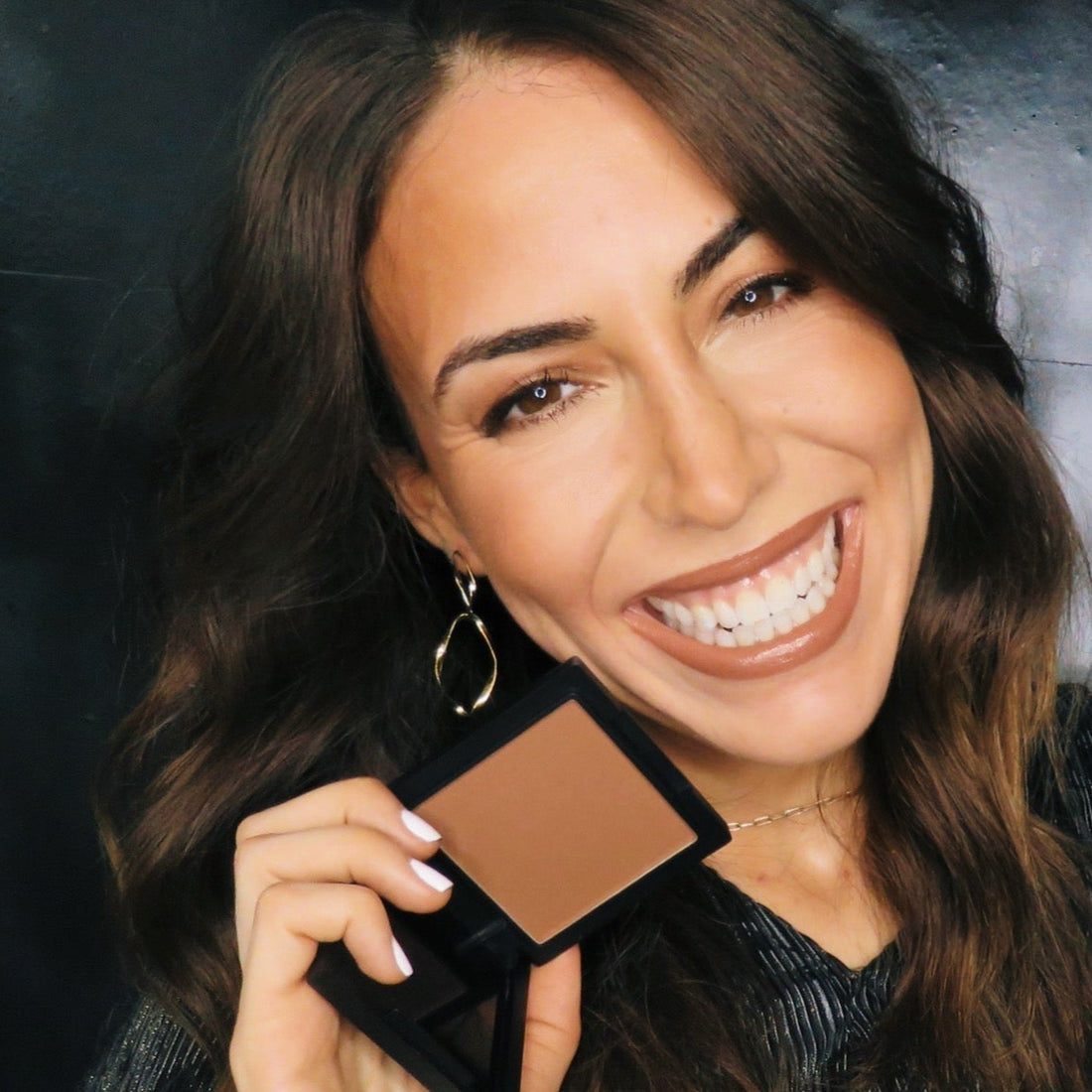 DEFIANCE BEAUTY
Goddess Glow - Satin Sovereign Bronzer